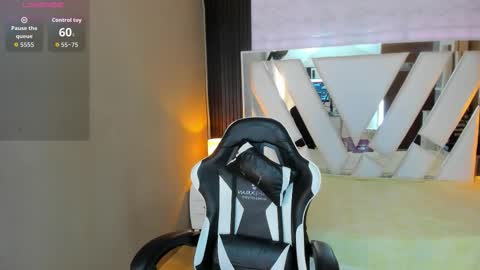 Snapshot of linda4petite chatting on March 2026 06:29:01 PM Linda online show from March 2026 06:29:01 PM