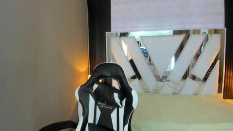 Snapshot of linda4petite chatting on April 2026 06:31:02 PM Linda online show from April 2026 06:31:02 PM