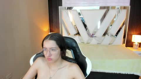 Snapshot of linda4petite chatting on April 2026 06:41:01 PM Linda online show from April 2026 06:41:01 PM