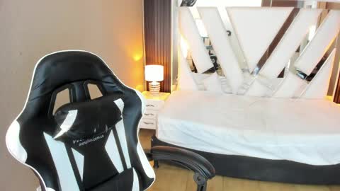 Snapshot of linda4petite chatting on April 2026 02:55:01 PM Linda online show from April 2026 02:55:01 PM