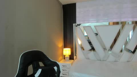 Snapshot of linda4petite chatting on April 2026 01:43:02 PM Linda online show from April 2026 01:43:02 PM