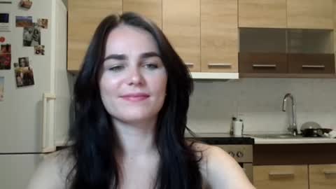 Linda online show from October 2025 07:42:02 PM