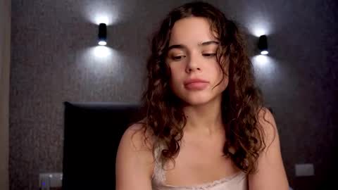 Linda online show from November 2025 01:44:01 PM