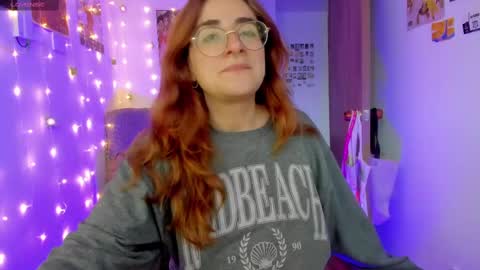 Giggles  online show from October 2025 10:40:02 PM