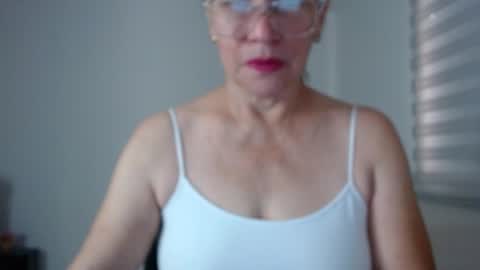 Linda Hanna online show from November 2025 01:43:01 PM