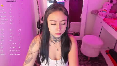 Lindaa maria  online show from November 2025 09:35:01 PM