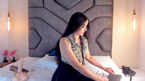 Linda Saenz online show from February 2025 11:54:01 AM