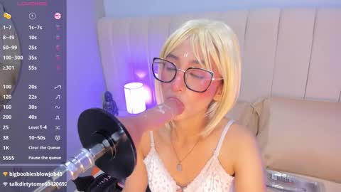 Snapshot of linda_sofi__ chatting on March 2025 03:35:01 PM linda_sofi__ online show from March 2025 03:35:01 PM