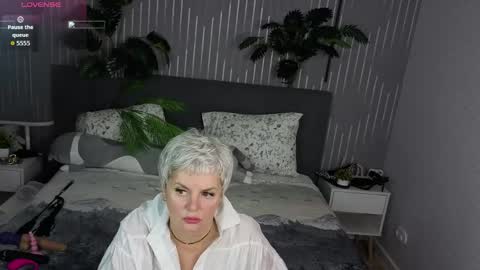 Linda Zefir online show from April 2026 01:14:02 AM