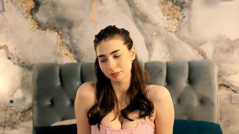 lili online show from October 2025 06:18:02 PM