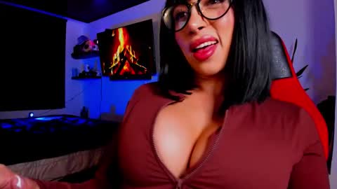 Linda online show from November 2025 01:17:01 AM