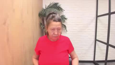 Snapshot of lindahottie chatting on February 2026 12:59:02 PM Linda online show from February 2026 12:59:02 PM