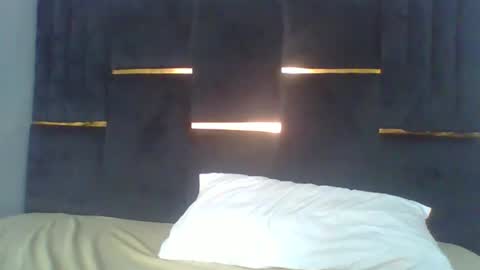 Snapshot of lindalovebird chatting on June 2026 08:28:01 AM lindalovebird online show from June 2026 08:28:01 AM