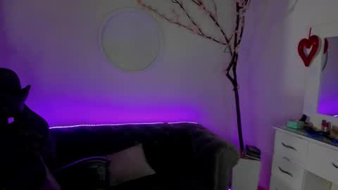 Snapshot of lindsay_khaleesi chatting on January 2026 05:00:01 AM Lindsay online show from January 2026 05:00:01 AM