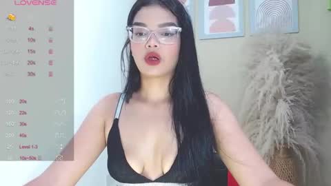 Snapshot of lindsay_sweet24 chatting on December 2024 06:23:02 AM ana online show from December 2024 06:23:02 AM