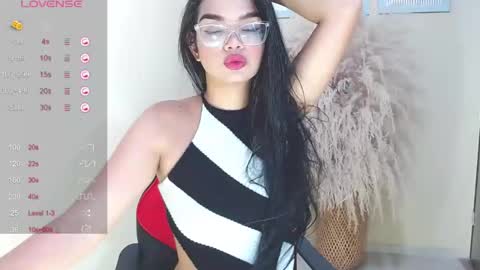 Snapshot of lindsay_sweet24 chatting on December 2024 03:28:01 PM ana online show from December 2024 03:28:01 PM