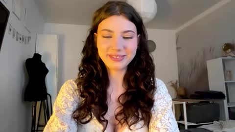 Snapshot of lindseysales chatting on March 2026 01:03:02 PM Linda online show from March 2026 01:03:02 PM