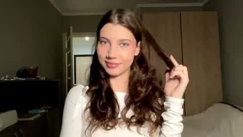 Snapshot of lindseysales chatting on April 2026 01:09:02 PM Linda online show from April 2026 01:09:02 PM