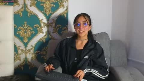 Snapshot of ling_ling24 chatting on January 2025 06:27:01 AM ling ling24 online show from January 2025 06:27:01 AM