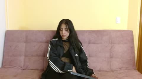 Snapshot of ling_ling24 chatting on February 2025 09:43:01 AM ling ling24 online show from February 2025 09:43:01 AM