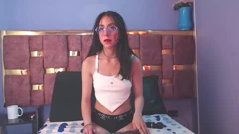 Snapshot of ling_ling24 chatting on February 2025 06:15:02 AM ling ling24 online show from February 2025 06:15:02 AM