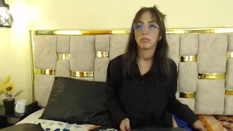 Snapshot of ling_ling24 chatting on March 2025 06:43:01 AM ling ling24 online show from March 2025 06:43:01 AM