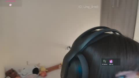 Snapshot of ling_meow chatting on April 2026 09:01:02 PM Ling online show from April 2026 09:01:02 PM