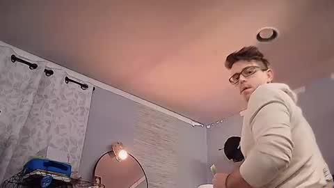 linuxgirlsudosu online show from February 2025 10:33:02 AM