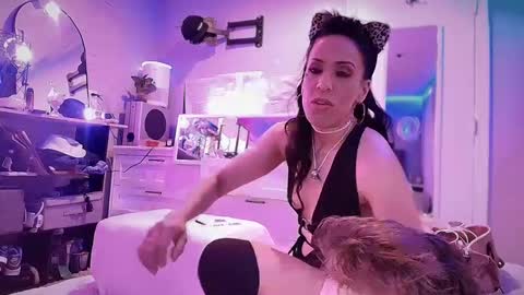 linuxgirlsudosu online show from February 2025 04:01:02 PM