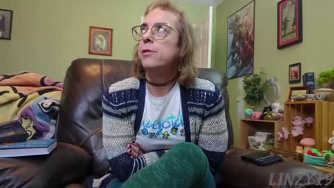 Snapshot of linzy19 chatting on January 2025 04:49:02 PM Linzy19 online show from January 2025 04:49:02 PM