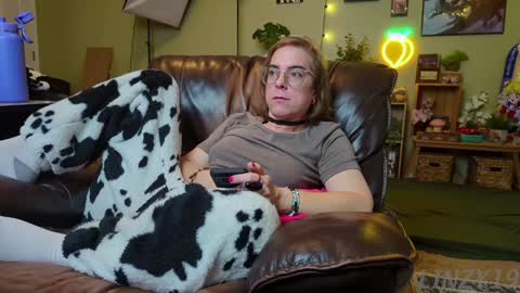 Snapshot of linzy19 chatting on January 2025 04:03:01 AM Linzy19 online show from January 2025 04:03:01 AM