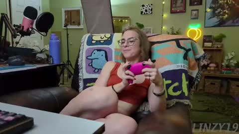 Snapshot of linzy19 chatting on February 2025 03:47:02 AM Linzy19 online show from February 2025 03:47:02 AM