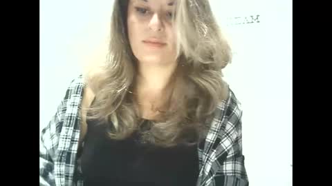 Snapshot of lionessmom chatting on October 2025 03:58:01 PM lionessmom online show from October 2025 03:58:01 PM