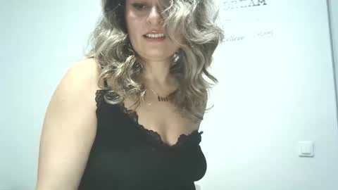 Snapshot of lionessmom chatting on October 2025 03:21:02 AM lionessmom online show from October 2025 03:21:02 AM