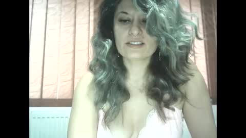 Snapshot of lionessmom chatting on December 2025 06:29:02 AM lionessmom online show from December 2025 06:29:02 AM