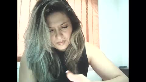 Snapshot of lionessmom chatting on December 2025 11:52:02 AM lionessmom online show from December 2025 11:52:02 AM