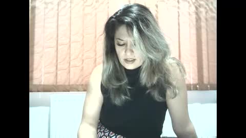 Snapshot of lionessmom chatting on December 2025 06:55:01 AM lionessmom online show from December 2025 06:55:01 AM