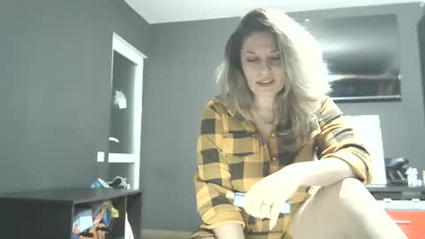 Snapshot of lionessmom chatting on February 2026 09:57:01 PM lionessmom online show from February 2026 09:57:01 PM