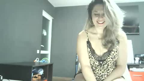 Snapshot of lionessmom chatting on February 2026 11:42:02 PM lionessmom online show from February 2026 11:42:02 PM