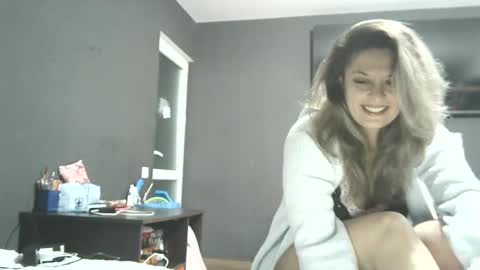 Snapshot of lionessmom chatting on March 2026 11:00:02 PM lionessmom online show from March 2026 11:00:02 PM