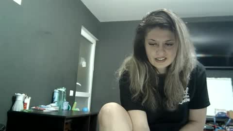 Snapshot of lionessmom chatting on April 2026 06:19:01 AM lionessmom online show from April 2026 06:19:01 AM