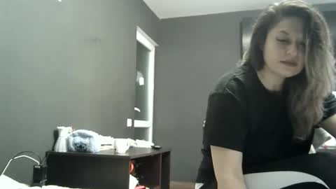 Snapshot of lionessmom chatting on April 2026 02:14:01 AM lionessmom online show from April 2026 02:14:01 AM