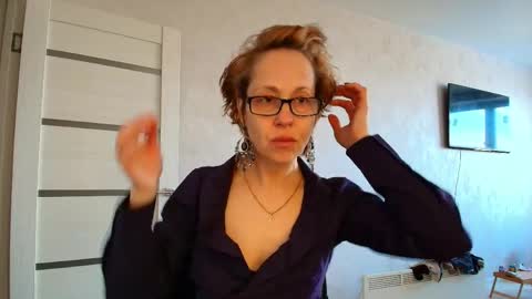 Liora Weiss online show from May 2026 11:48:01 AM