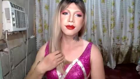 lipshero online show from September 2025 06:40:02 PM