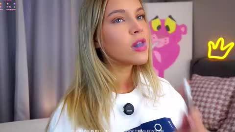 Amelia online show from November 2025 02:11:01 AM