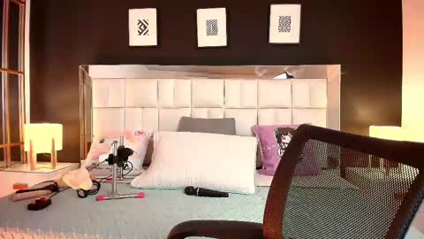 Lisa online show from February 2025 05:48:01 PM