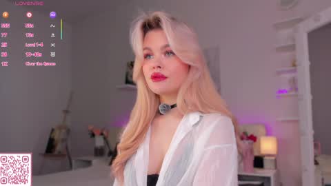 Snapshot of lisa_mccoy chatting on April 2026 01:03:01 AM Lisa online show from April 2026 01:03:01 AM