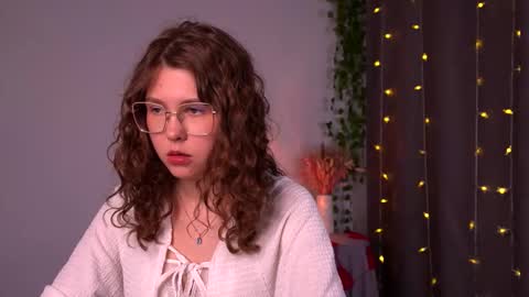 Snapshot of lisa_roses chatting on September 2025 06:57:02 PM Lisa online show from September 2025 06:57:02 PM