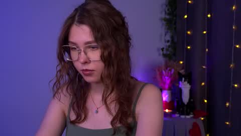 Snapshot of lisa_roses chatting on November 2025 08:13:02 PM Lisa online show from November 2025 08:13:02 PM