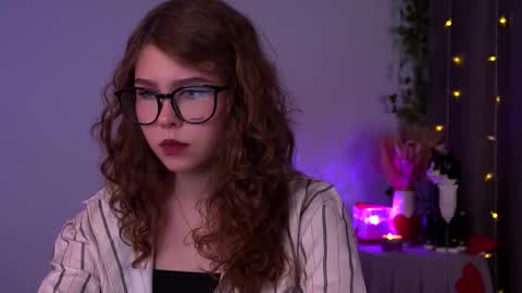 Snapshot of lisa_roses chatting on November 2025 09:57:02 PM Lisa online show from November 2025 09:57:02 PM